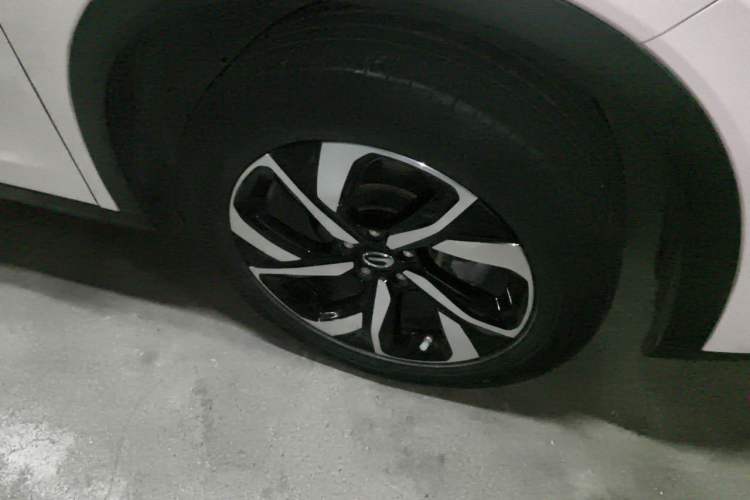 Used GAC Trumpchi GS5 2019 270T Automatic Luxury Edition Right Front Wheel Hub