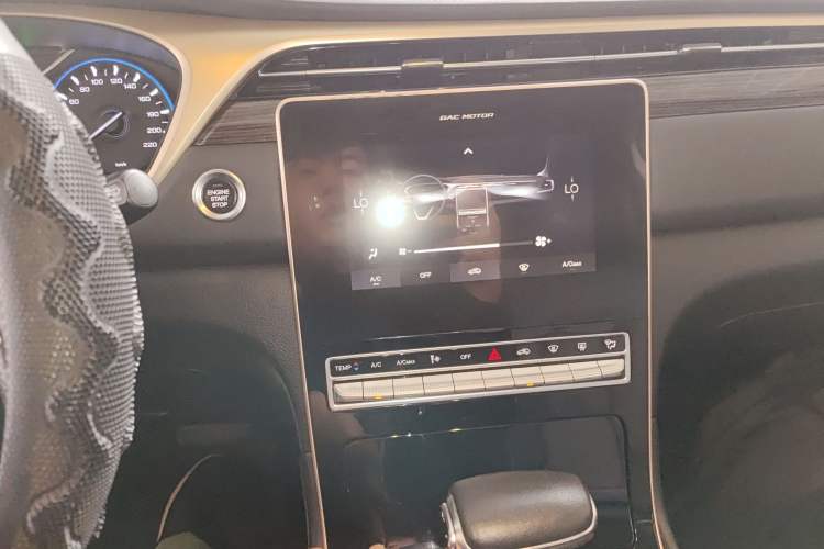 Used GAC Trumpchi GS5 2019 270T Automatic Elite Edition Audio And AC Panel