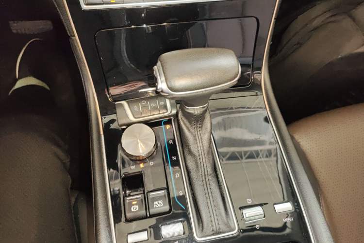 Used GAC Trumpchi GS5 2019 270T Automatic Elite Edition Gear Lever
