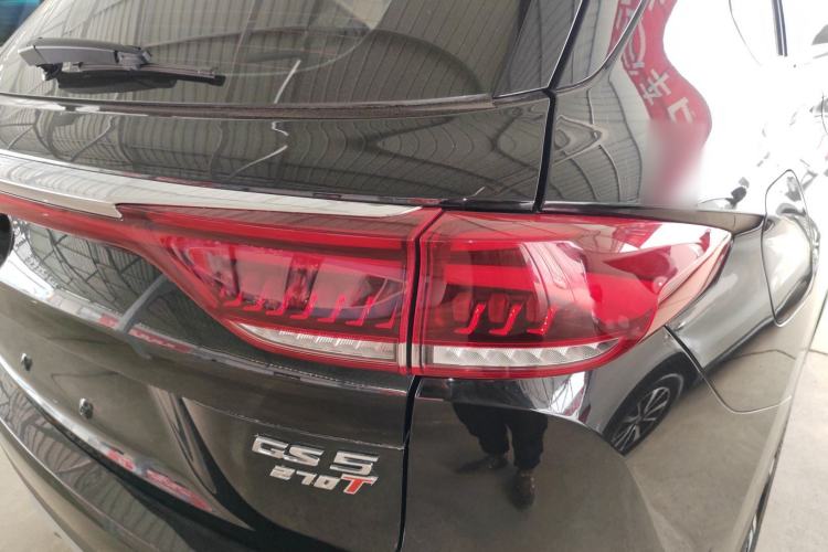 Used GAC Trumpchi GS5 2020 Advanced Model 270T Automatic Elite Edition Right Rear Taillight