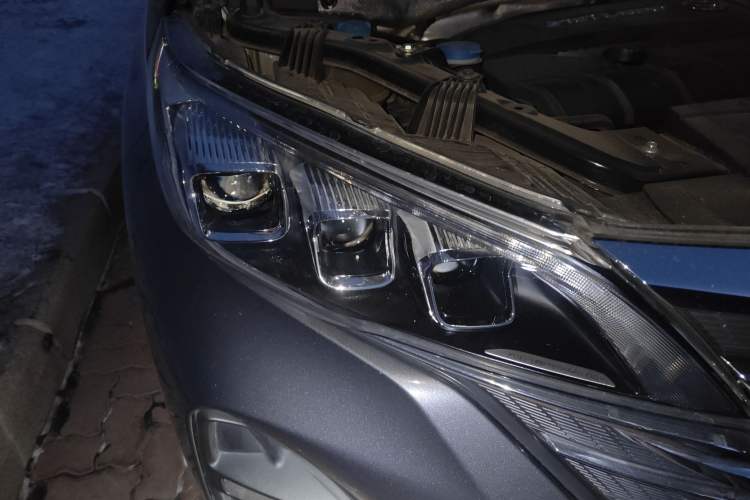 Used GAC Trumpchi GS5 2020 Advanced Model 270T Automatic Luxury Edition Right Front Headlight