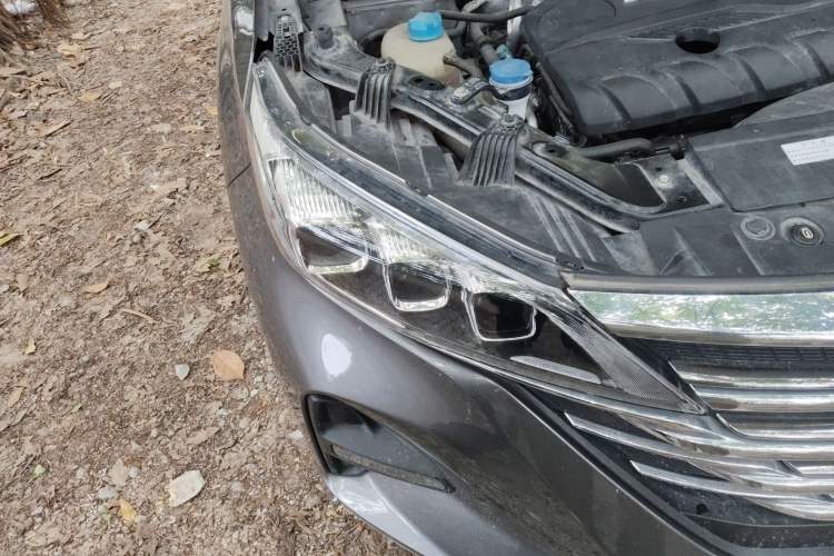 Used GAC Trumpchi GS5 2020 Advanced Model 270T Automatic Luxury Edition Right Front Headlight
