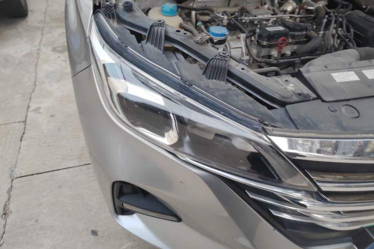 Used GAC Trumpchi GS5 2020 Advanced Model 270T Automatic Elite Edition Right Front Headlight
