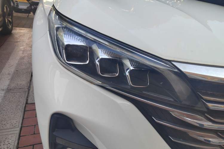 Used GAC Trumpchi GS5 2020 Advanced Model 270T Automatic Luxury Edition Right Front Headlight