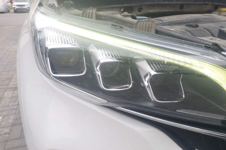 Used GAC Trumpchi GS5 2020 Advanced Model 270T Automatic Luxury Edition Right Front Headlight