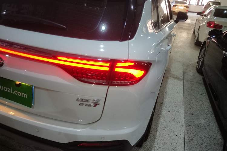 Used GAC Trumpchi GS5 2020 Advanced Model 270T Automatic Elite Edition Right Rear Taillight