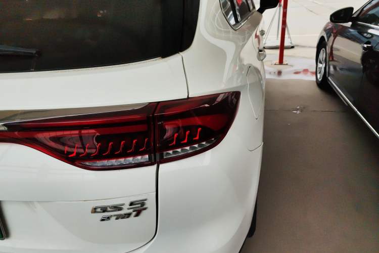 Used GAC Trumpchi GS5 2020 Advanced Model 270T Automatic Elite Edition Right Rear Taillight