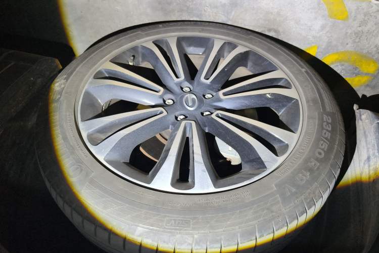 Used GAC Trumpchi GS5 2021 Advanced Model 270T Tech Smart Edition Right Front Wheel Hub