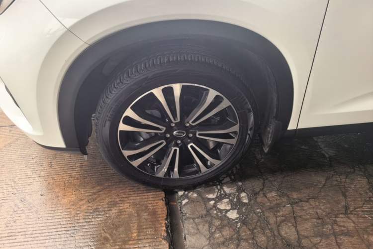 Used GAC Trumpchi GS5 2021 Advanced Model 270T Tech Smart Edition Left Front Wheel Hub