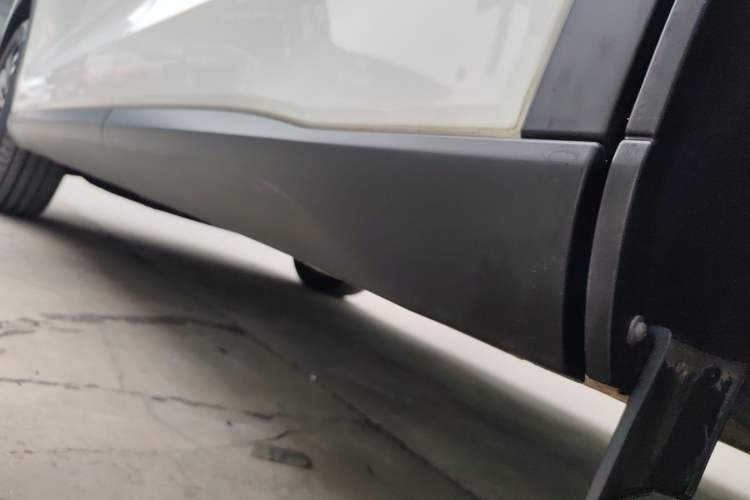 Used GAC Trumpchi GS5 2021 Advanced Model 270T Tech Smart Edition Left Side Sill