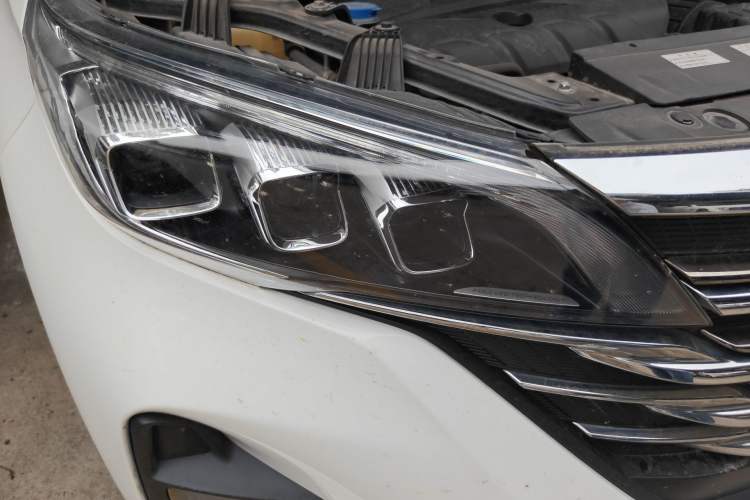 Used GAC Trumpchi GS5 2021 Advanced Model 270T Tech Smart Edition Right Front Headlight