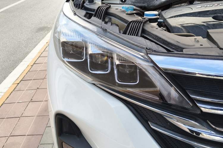 Used GAC Trumpchi GS5 2021 Advanced Model 270T Tech Smart Edition Right Front Headlight
