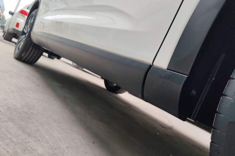 Used GAC Trumpchi GS5 2021 Advanced Model 270T Tech Smart Edition Right Side Sill