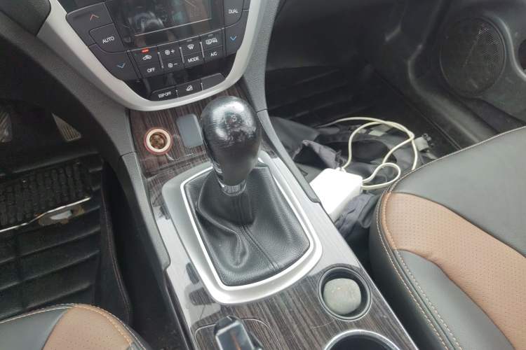 Used GAC Trumpchi GS5 Super 2015 2.0L Manual Two-Wheel Drive Elite Edition Gear Lever