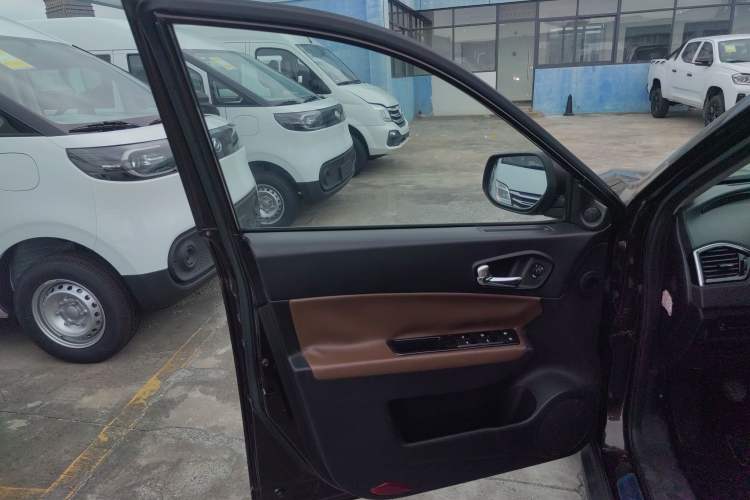 Used GAC Trumpchi GS5 Super 2015 2.0L Manual Two-Wheel Drive Elite Edition Left Front Door Interior