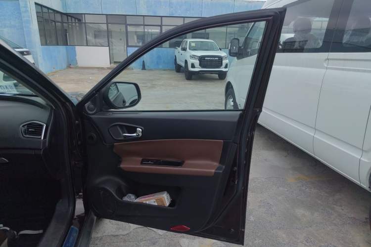 Used GAC Trumpchi GS5 Super 2015 2.0L Manual Two-Wheel Drive Elite Edition Right Front Door Interior
