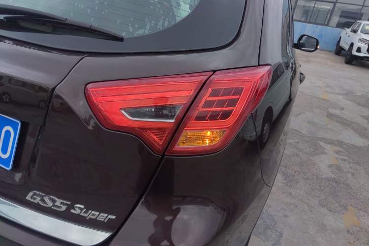 Used GAC Trumpchi GS5 Super 2015 2.0L Manual Two-Wheel Drive Elite Edition Right Rear Taillight