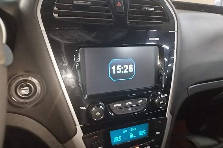Used GAC Trumpchi GS5 Super 2015 1.8T Automatic Two-Wheel Drive Luxury Edition Audio And AC Panel