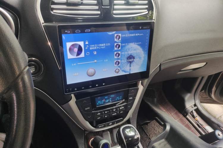 Used GAC Trumpchi GS5 Super 2015 1.8T Automatic Two-Wheel Drive Luxury Navigation Edition Audio And AC Panel