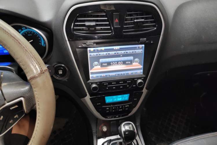 Used GAC Trumpchi GS5 Super 2015 1.8T Automatic Two-Wheel Drive Elite Edition Audio And AC Panel