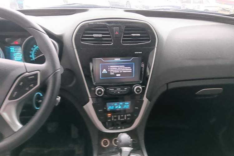 Used GAC Trumpchi GS5 Super 2015 2.0L Manual Two-Wheel Drive Elite Edition Audio And AC Panel