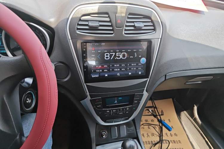 Used GAC Trumpchi GS5 Super 2015 2.0L Manual Two-Wheel Drive Comfort Edition Audio And AC Panel