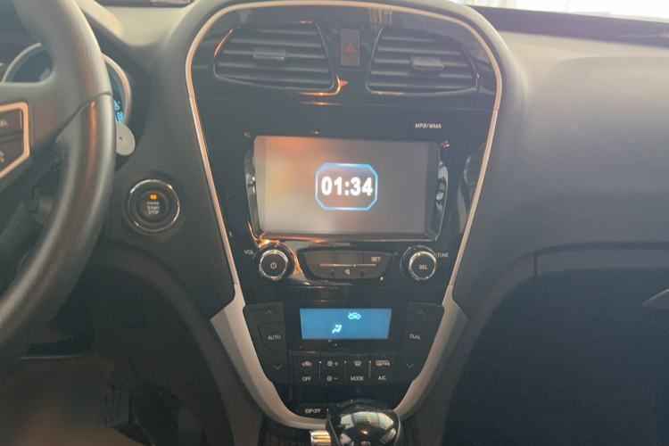 Used GAC Trumpchi GS5 Super 2015 1.8T Automatic All-Wheel-Drive Elite Edition Audio And AC Panel