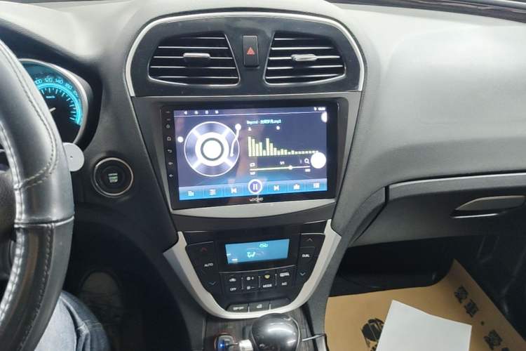 Used GAC Trumpchi GS5 Super 2015 2.0L Automatic Two-Wheel Drive Elite Edition Audio And AC Panel
