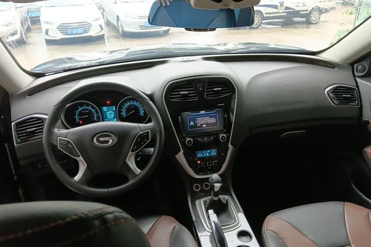Used GAC Trumpchi GS5 Super 2015 2.0L Manual Two-Wheel Drive Elite Edition Center Console