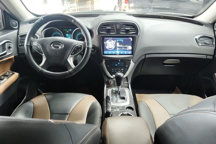 Used GAC Trumpchi GS5 Super 2015 2.0L Automatic Two-Wheel Drive Elite Edition Center Console