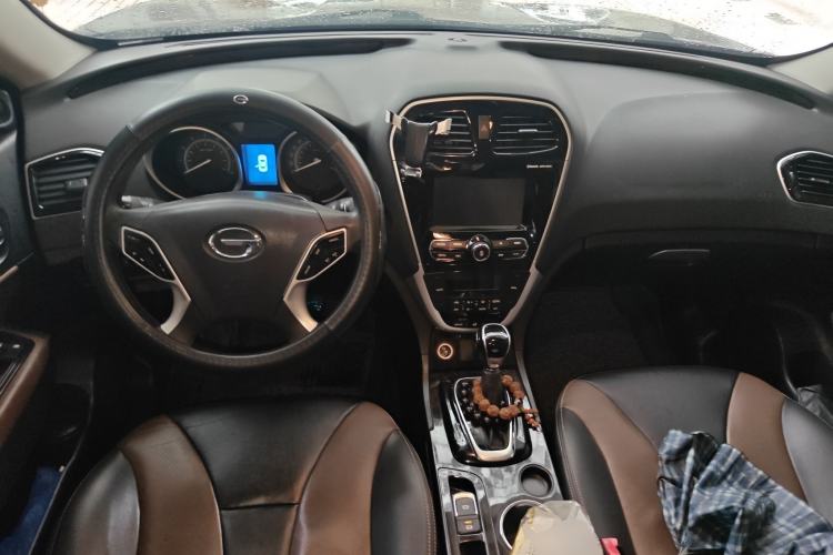 Used GAC Trumpchi GS5 Super 2015 1.8T Automatic Two-Wheel Drive Luxury Navigation Edition Center Console