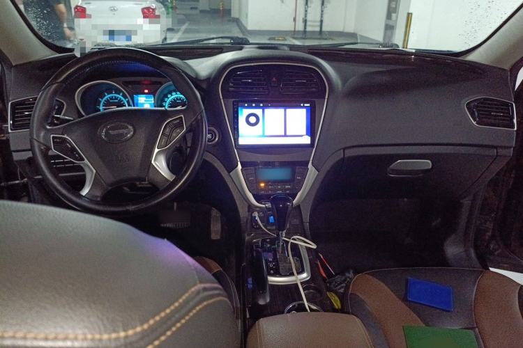 Used GAC Trumpchi GS5 Super 2015 2.0L Automatic Two-Wheel Drive Elite Edition Center Console