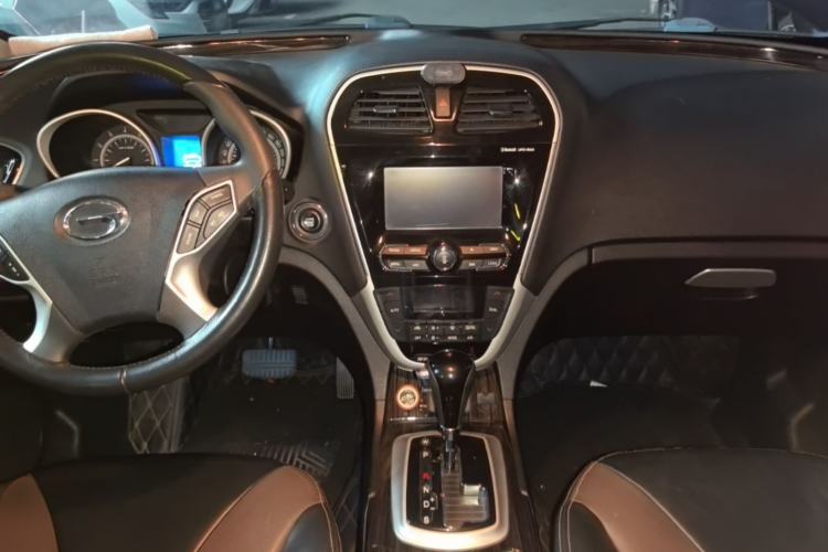 Used GAC Trumpchi GS5 Super 2015 2.0L Automatic Two-Wheel Drive Luxury Navigation Edition Center Console