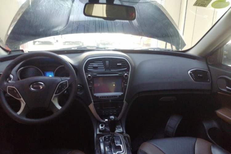 Used GAC Trumpchi GS5 Super 2015 2.0L Automatic Two-Wheel Drive Elite Edition Center Console