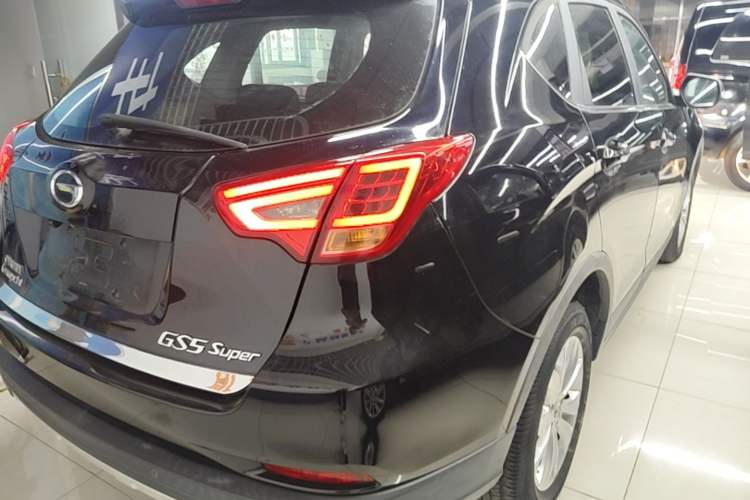 Used GAC Trumpchi GS5 Super 2015 2.0L Automatic Two-Wheel Drive Elite Edition Exterior 3
