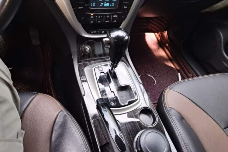 Used GAC Trumpchi GS5 Super 2015 2.0L Automatic Two-Wheel Drive Elite Edition Gear Lever