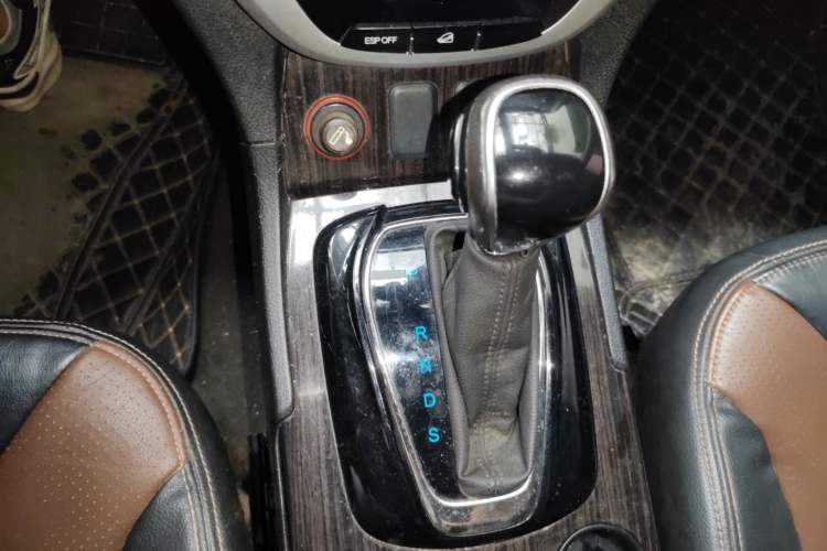 Used GAC Trumpchi GS5 Super 2015 1.8T Automatic Two-Wheel Drive Elite Edition Gear Lever