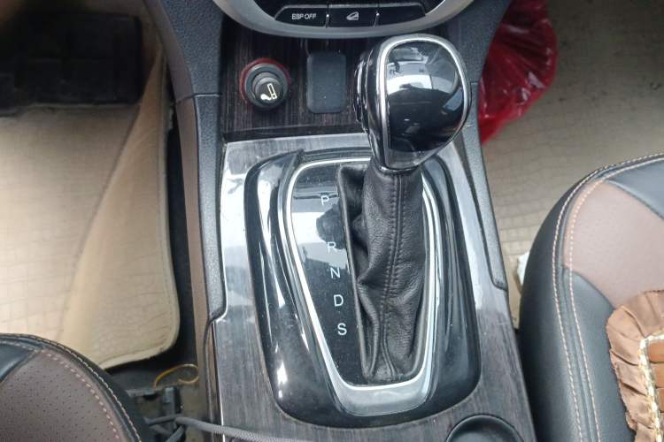 Used GAC Trumpchi GS5 Super 2015 1.8T Automatic Two-Wheel Drive Luxury Edition Gear Lever