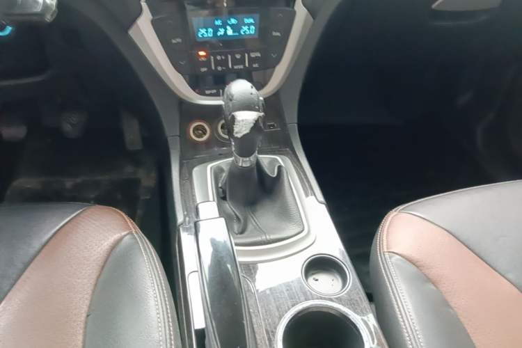 Used GAC Trumpchi GS5 Super 2015 2.0L Manual Two-Wheel Drive Elite Edition Gear Lever