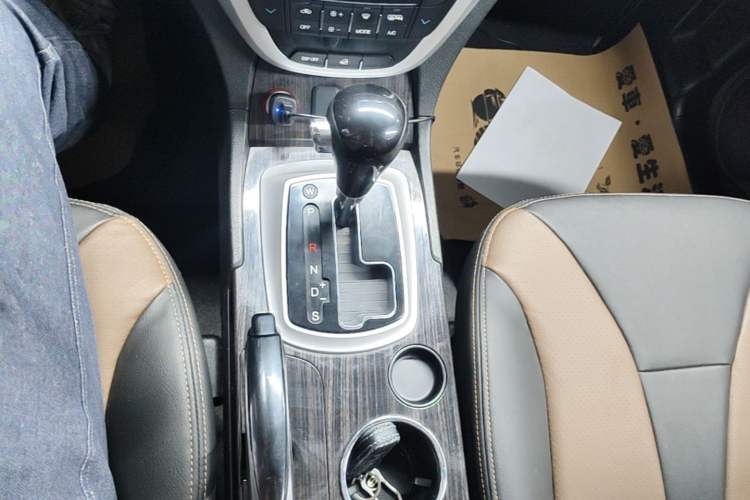 Used GAC Trumpchi GS5 Super 2015 2.0L Automatic Two-Wheel Drive Elite Edition Gear Lever
