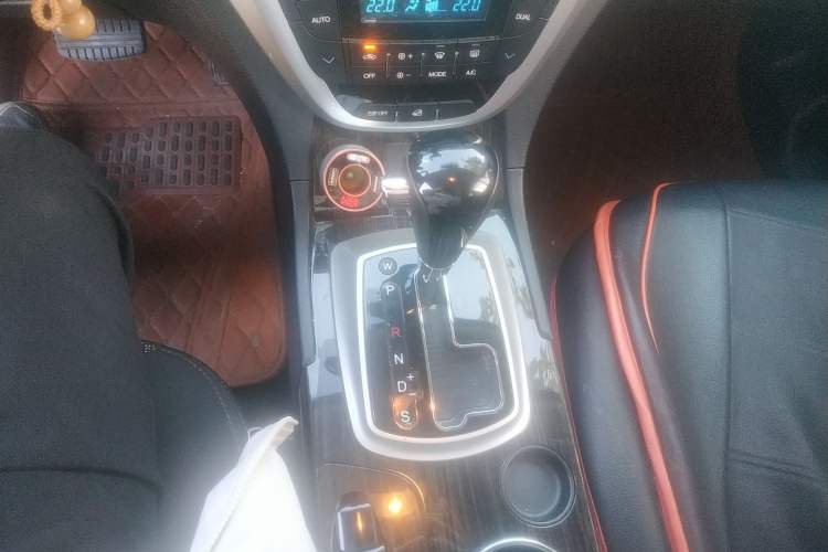 Used GAC Trumpchi GS5 Super 2015 2.0L Automatic Two-Wheel Drive Comfort Edition Gear Lever