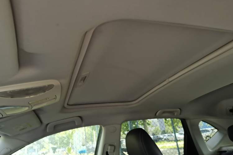 Used GAC Trumpchi GS5 Super 2015 2.0L Automatic Two-Wheel Drive Elite Edition Headliner