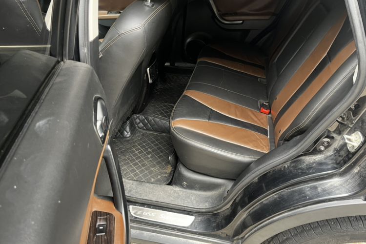 Used GAC Trumpchi GS5 Super 2015 2.0L Automatic Two-Wheel Drive Luxury Navigation Edition Interior 3