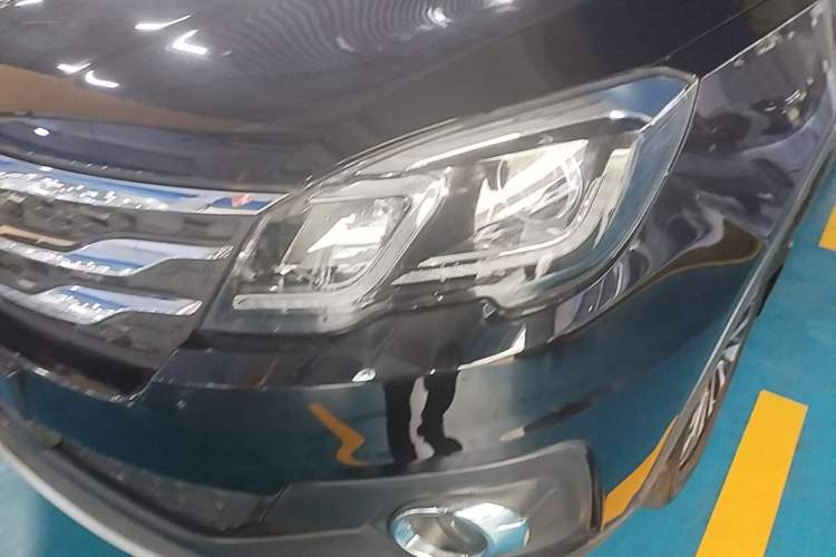 Used GAC Trumpchi GS5 Super 2015 1.8T Automatic Two-Wheel Drive Luxury Edition Left Front Headlight