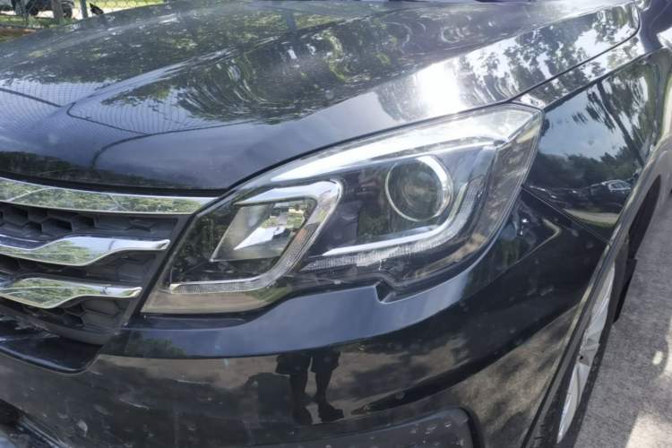 Used GAC Trumpchi GS5 Super 2015 2.0L Automatic Two-Wheel Drive Elite Edition Left Front Headlight