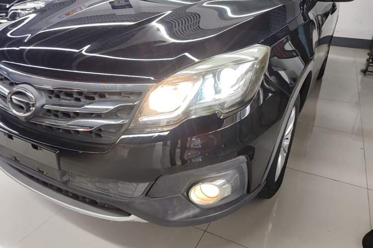 Used GAC Trumpchi GS5 Super 2015 2.0L Automatic Two-Wheel Drive Elite Edition Left Front Headlight
