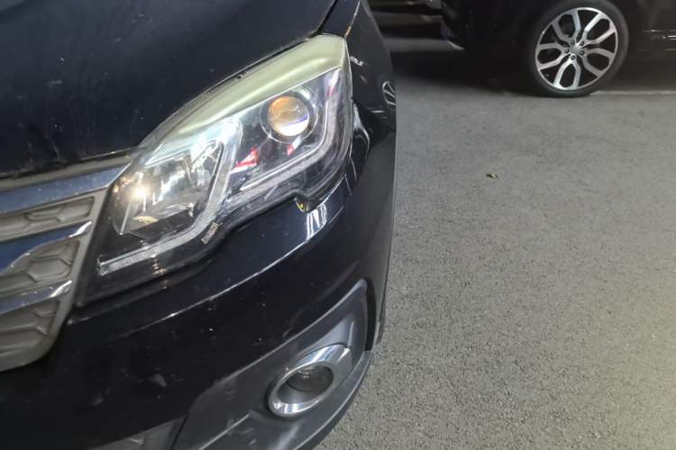 Used GAC Trumpchi GS5 Super 2015 2.0L Automatic Two-Wheel Drive Luxury Navigation Edition Left Front Headlight