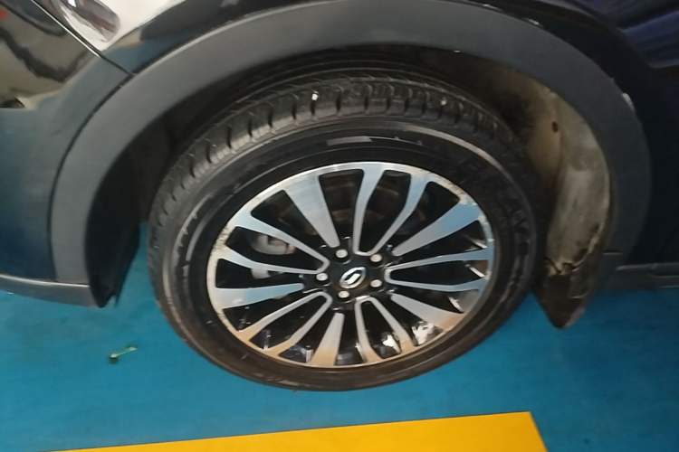 Used GAC Trumpchi GS5 Super 2015 1.8T Automatic Two-Wheel Drive Luxury Edition Left Front Wheel Hub