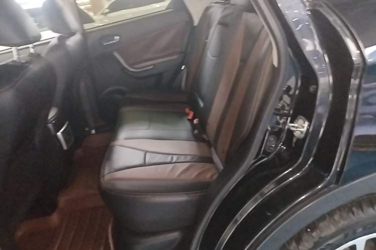 Used GAC Trumpchi GS5 Super 2015 1.8T Automatic Two-Wheel Drive Luxury Edition Left Rear Seat