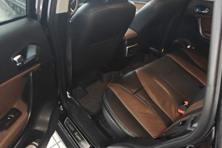 Used GAC Trumpchi GS5 Super 2015 1.8T Automatic Two-Wheel Drive Luxury Navigation Edition Left Rear Seat